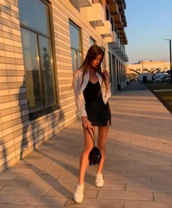 Я заряжу вашу жизнь искренним наслаждением и безудержными эмоциями. Мои услуги выходят далеко за рамки обычных, я гарантирую вам незабываемые моменты и полнейшую релаксацию. 🌸
Возможности, которые предлагаю, ни с чем несравнимы. Мои нежные руки и игривые уста помогут вам достигнуть наивысшего блаженства. 💋 Я обладаю искусным язычком и с легкостью превращаю желания в реальность. Ваши фантазии - мой приоритет, и я с радостью помогу воплотить их в жизнь. 😈
Отзывы обо мне свидетельствуют о моей высокой профессиональности и необыкновенной привлекательности. Фотографии полностью соответствуют моей внешности, и я уверена, что вы не сможете устоять перед моими чарующими очарованиями. 📸
Позвольте себе испытать непревзойденный коктейль из нежности, страсти и приятных моментов со мной. Будьте счастливы и наслаждайтесь каждой секундой рядом со мной в Москве. 💕 Анна